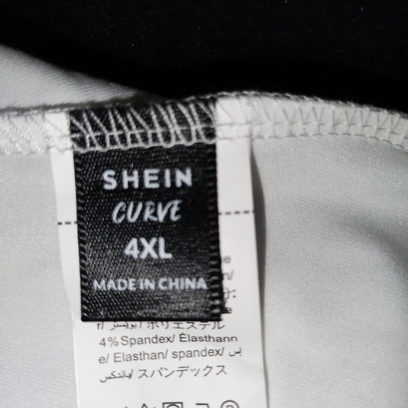 ✨NWOT✨ White V-Neck T-Shirt - Picture 5 of 6